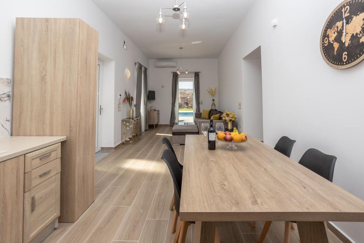 Villa Neonis Spílion Eksteriør bilde