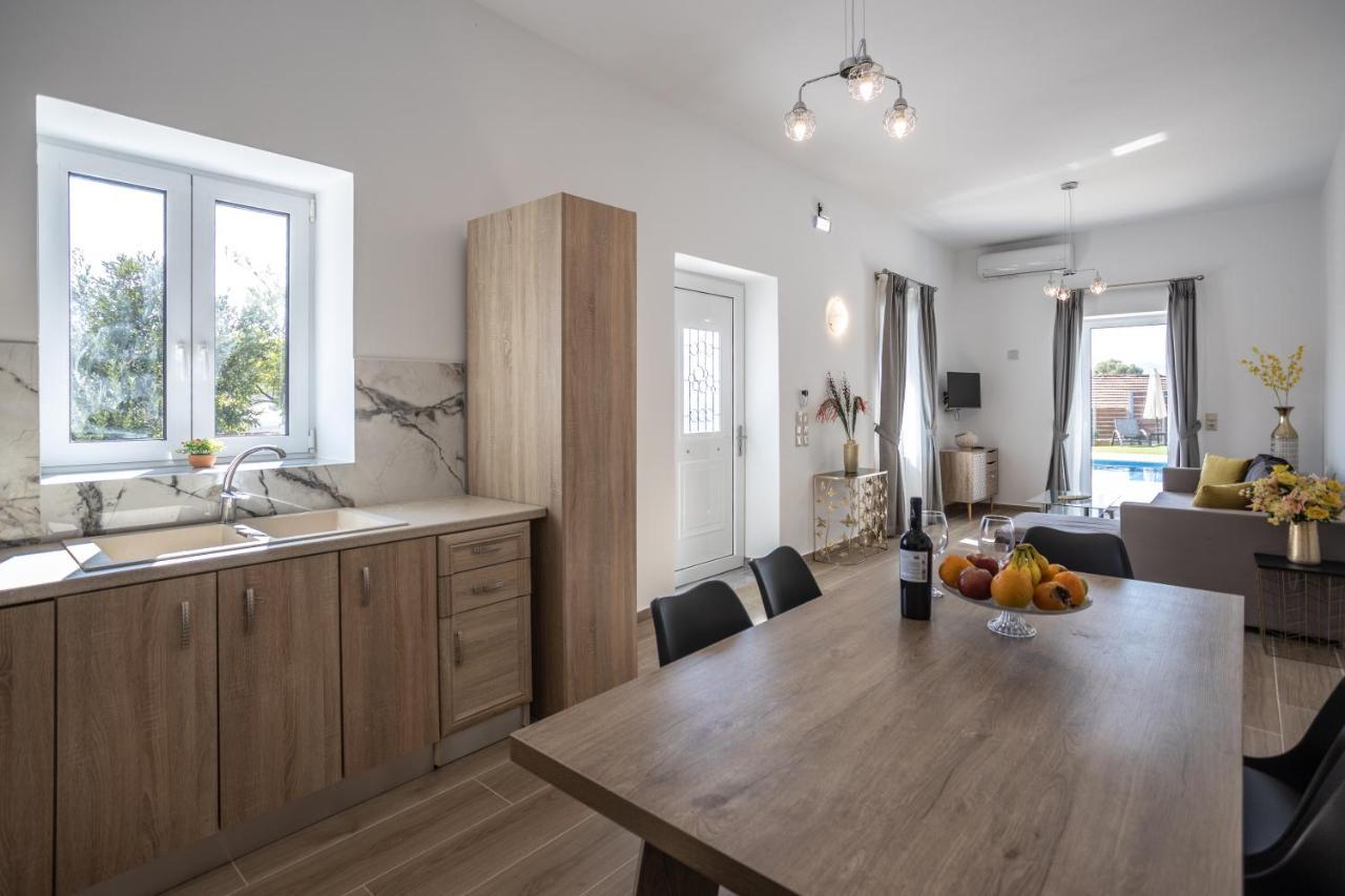 Villa Neonis Spílion Eksteriør bilde